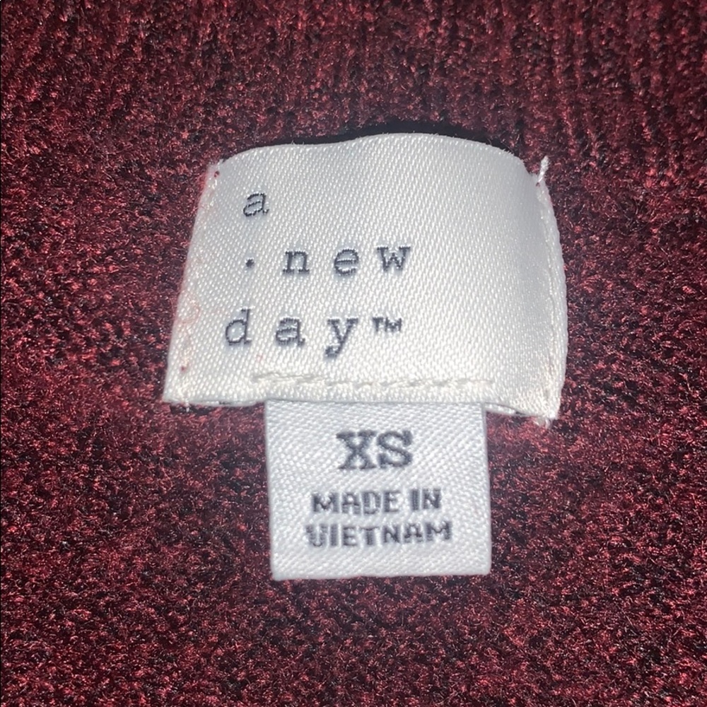 Maroon sweater - Picture 4 of 4